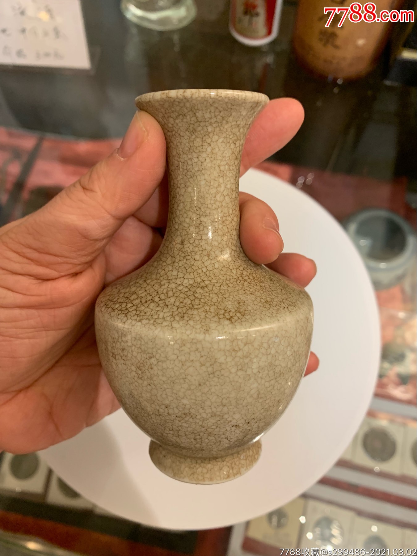 明代哥釉长颈瓶