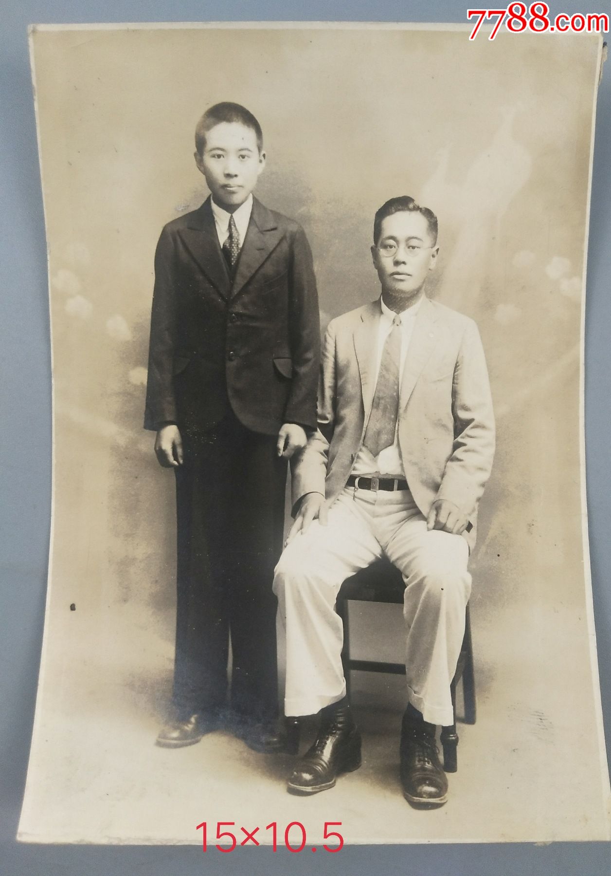 首页 零售 老照片 >> 民国时期父子合影【程饶金】滚动鼠标滚轴,图片