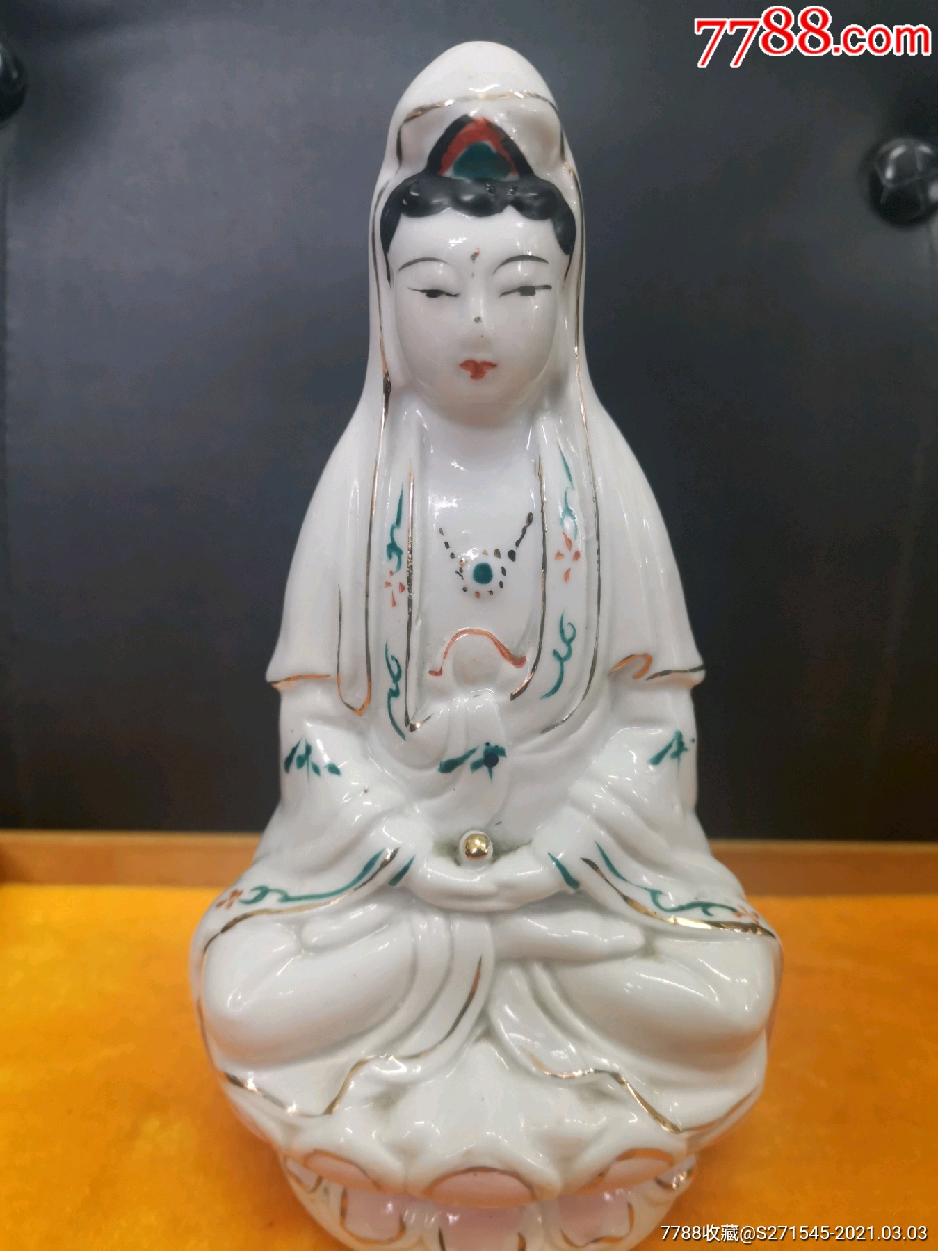 少见品相极佳老的点彩坐莲观音菩萨全品