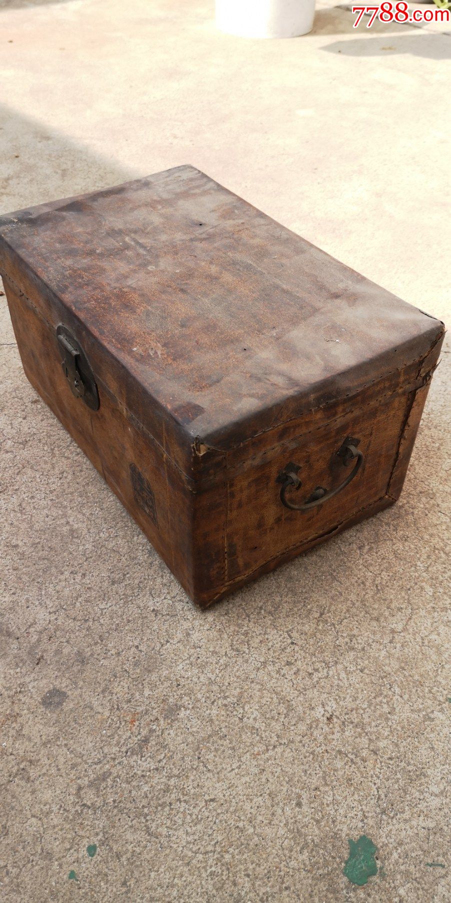 民国牛皮箱子少见带商号箱子