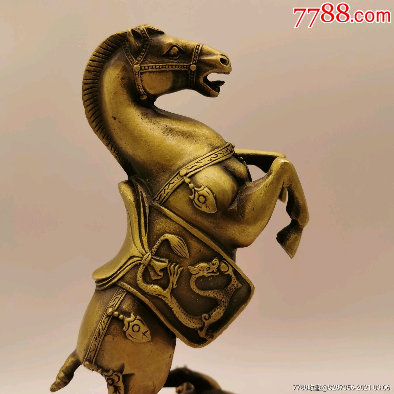 黄铜马踏乾坤摆件