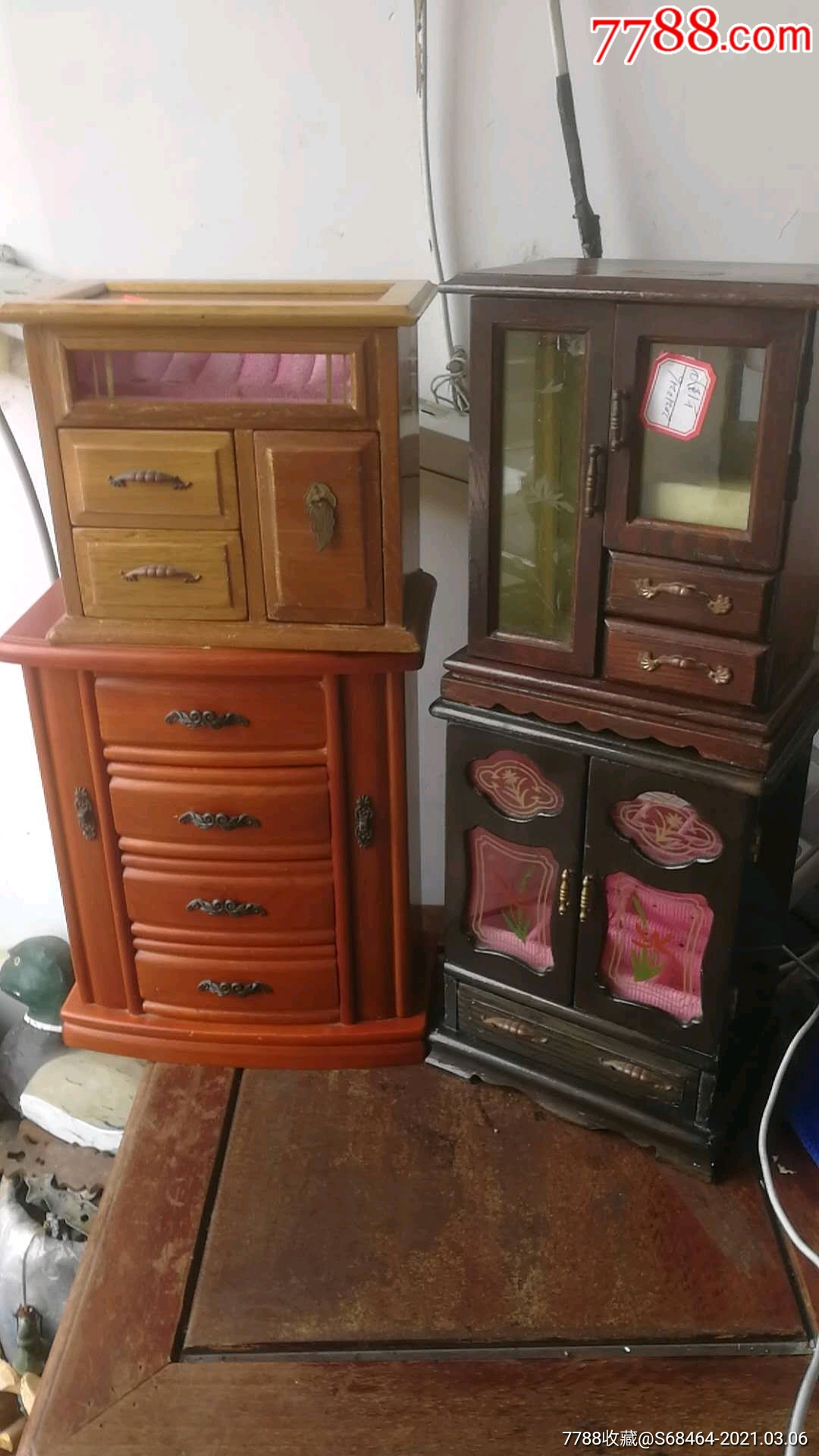 八十年代手工制作双开门一抽屉刻花玻璃硬木珠宝柜四个