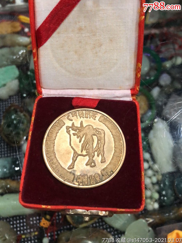 滚动鼠标滚轴,图片即可轻松放大,缩小更多"其他徽章