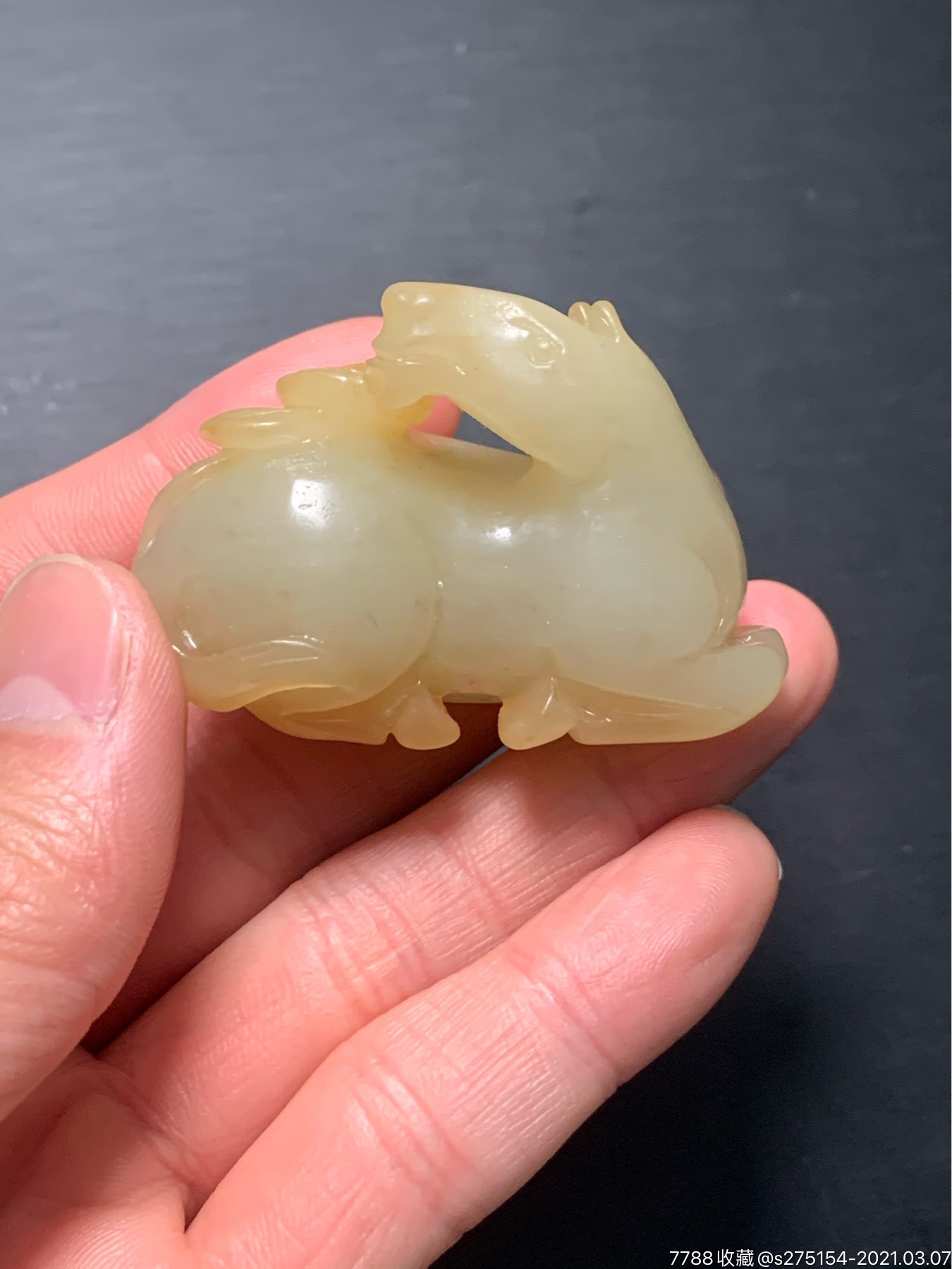 精品和田玉旧藏金钱兽摆件