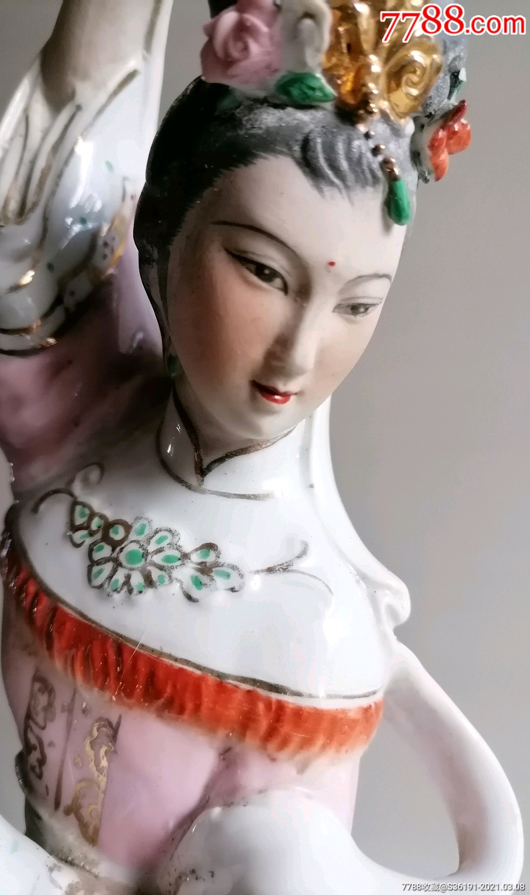 景德镇瓷塑侍女