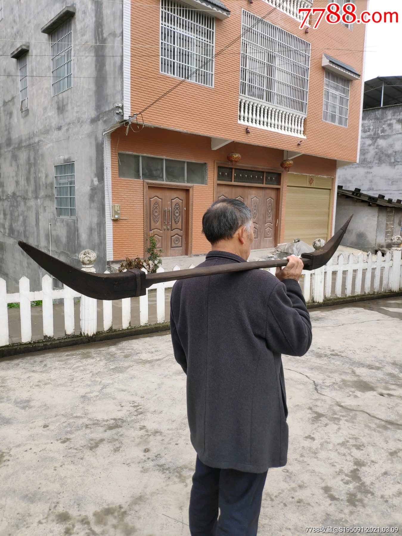 少见清代货郎兵器老扁担老工具