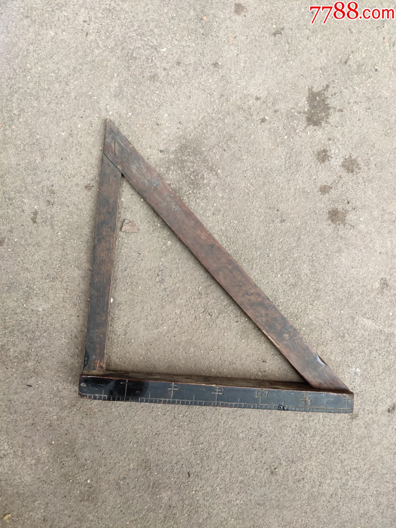 民国时期的三角尺品相完好木头做的杂木的