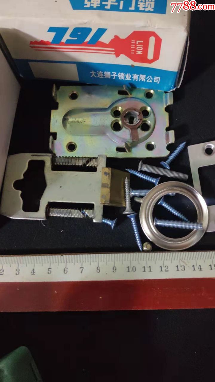 上世纪80-90年代大连狮子牌弹子门锁老铁门锁一组未使用好品.