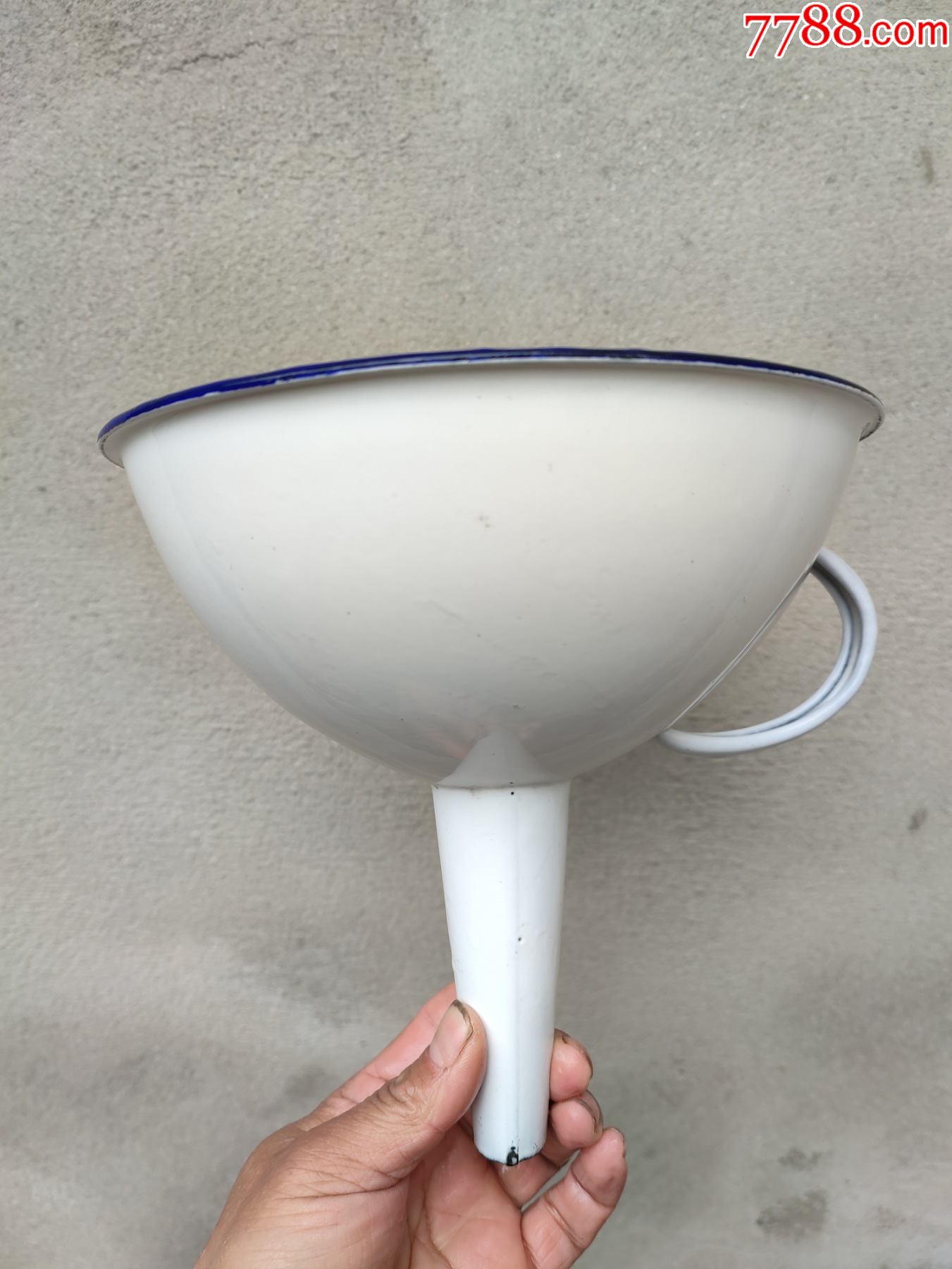 几十年的搪瓷漏斗,全品如图所示