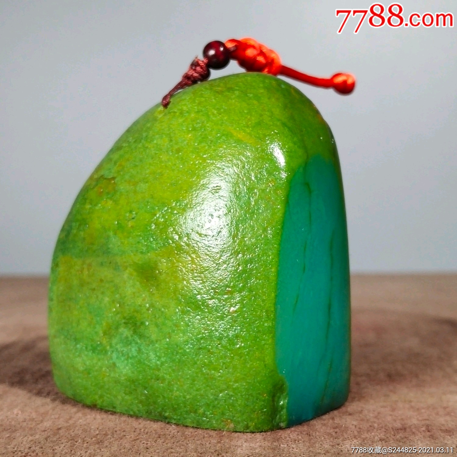 绿田黄手工雕印章宽6厘米厚4厘米高7厘米,重300克