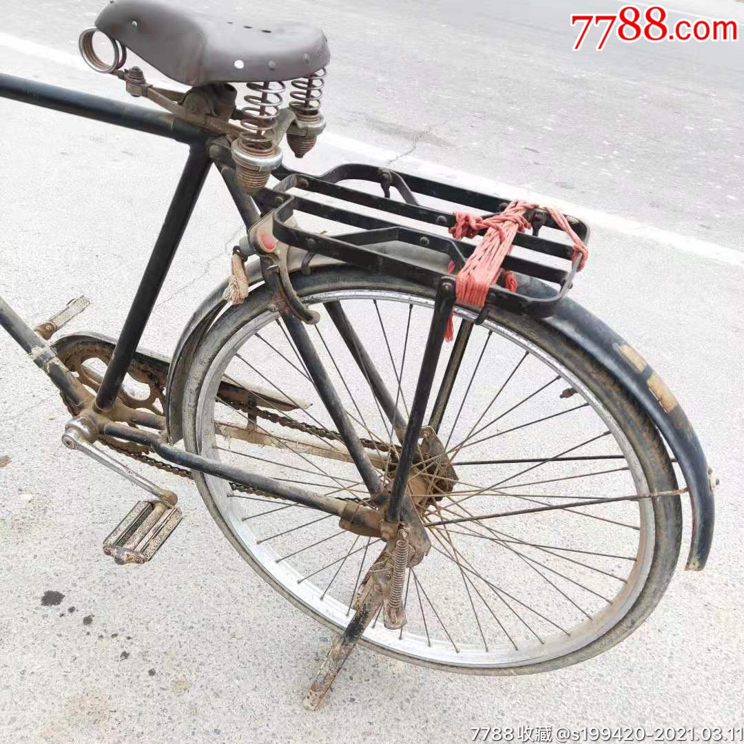 青岛老金鹿大轴自行车.正常使用保存完好.