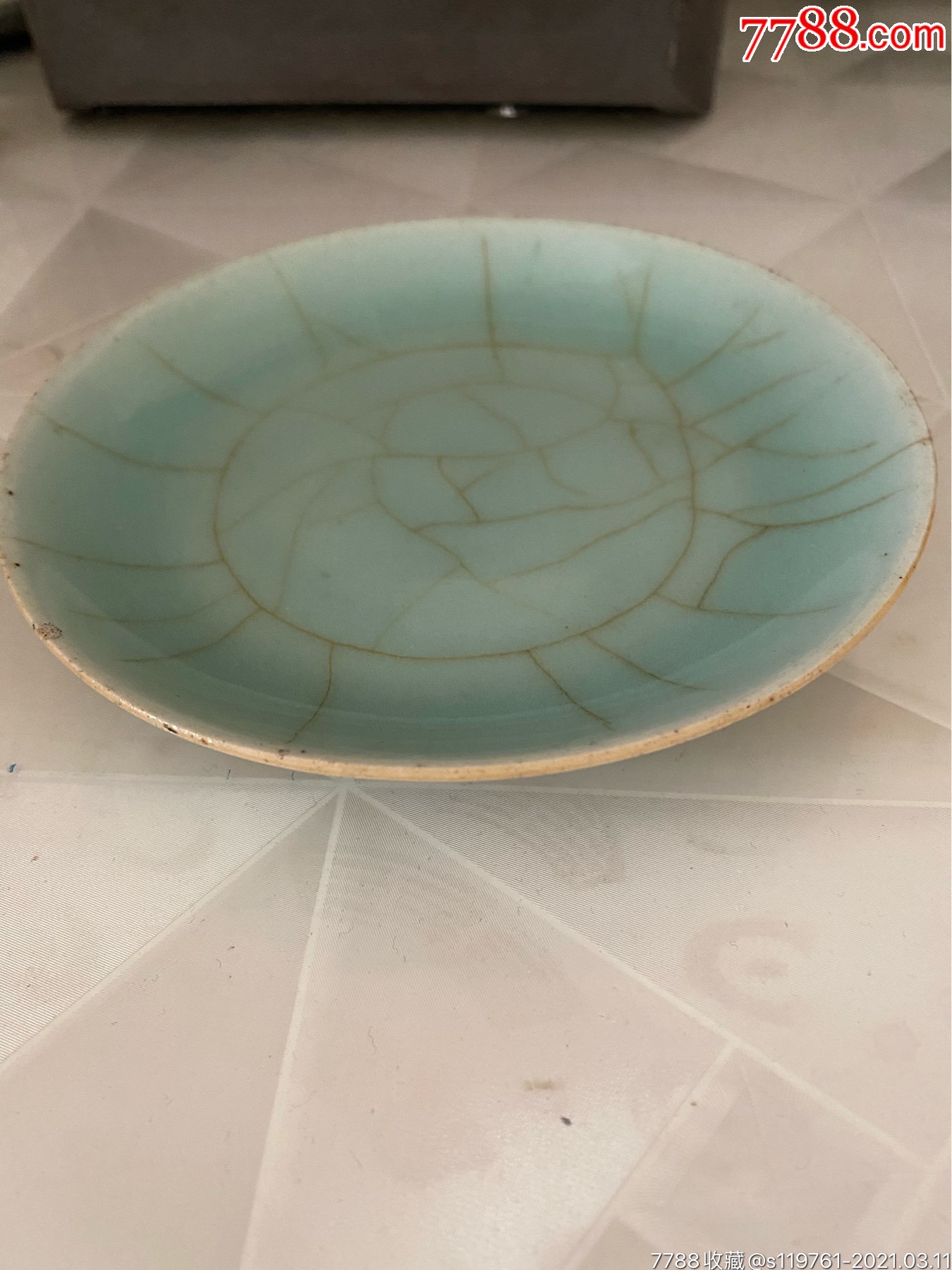 少见自然豆青釉开片荣茂款小盘