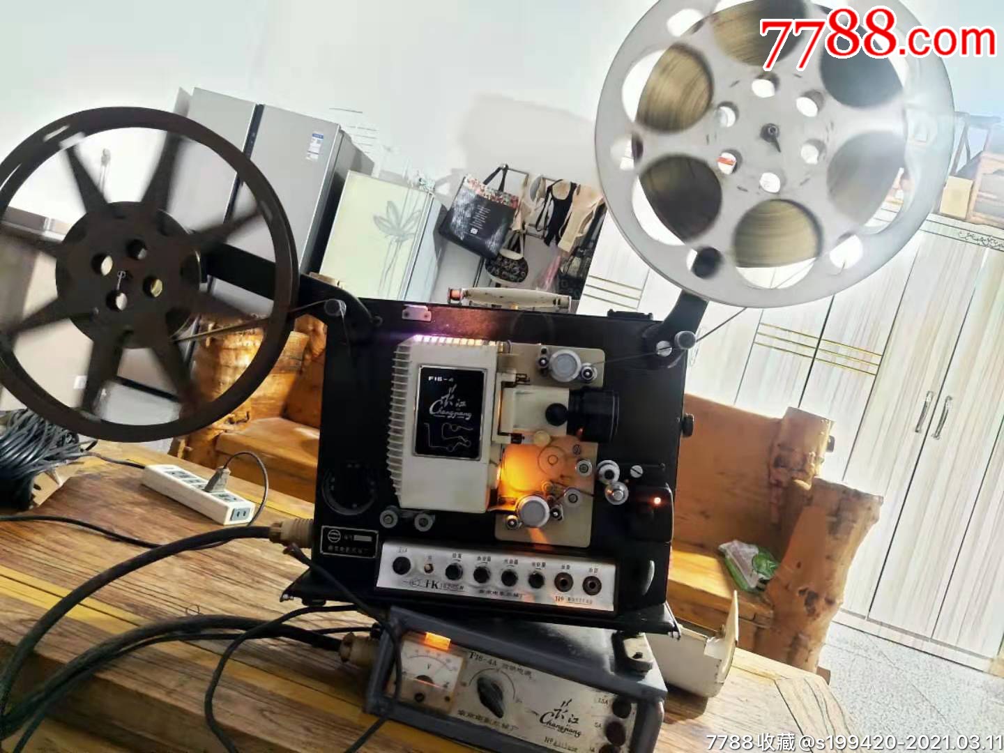 82年16毫米長江牌f16一4鎢燈電影放映機一套.全品九成新,且圖像清晰.