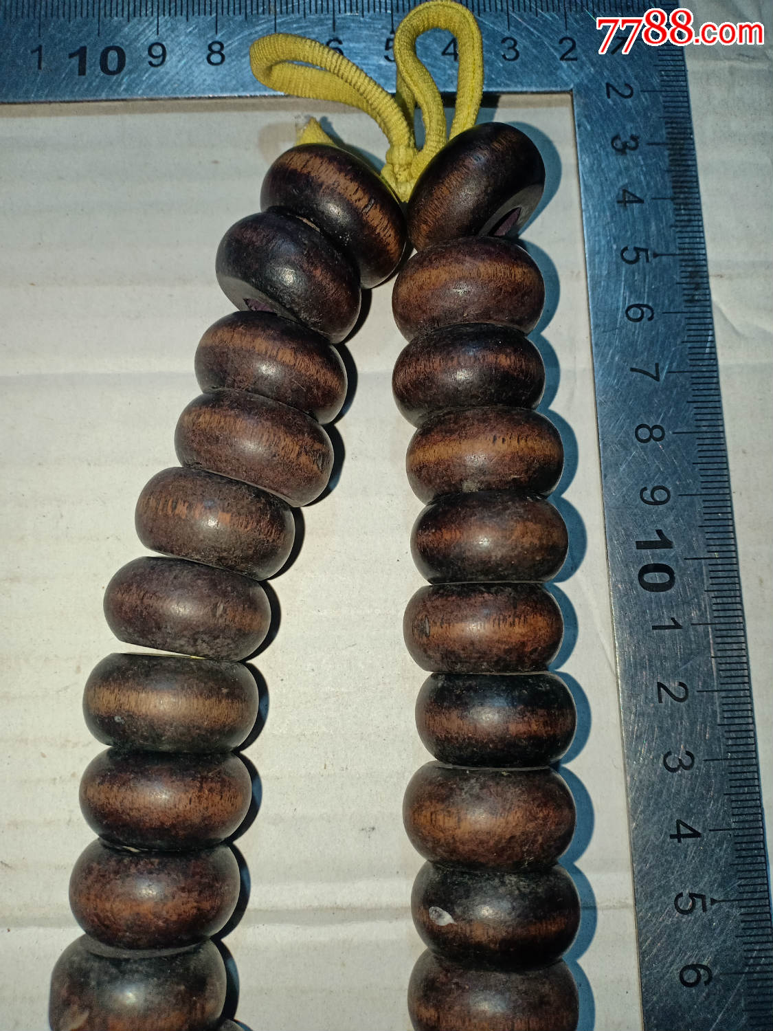 箱30,晚清民国老木制算盘珠子,34颗一串,有几颗裂,直径2.2cm