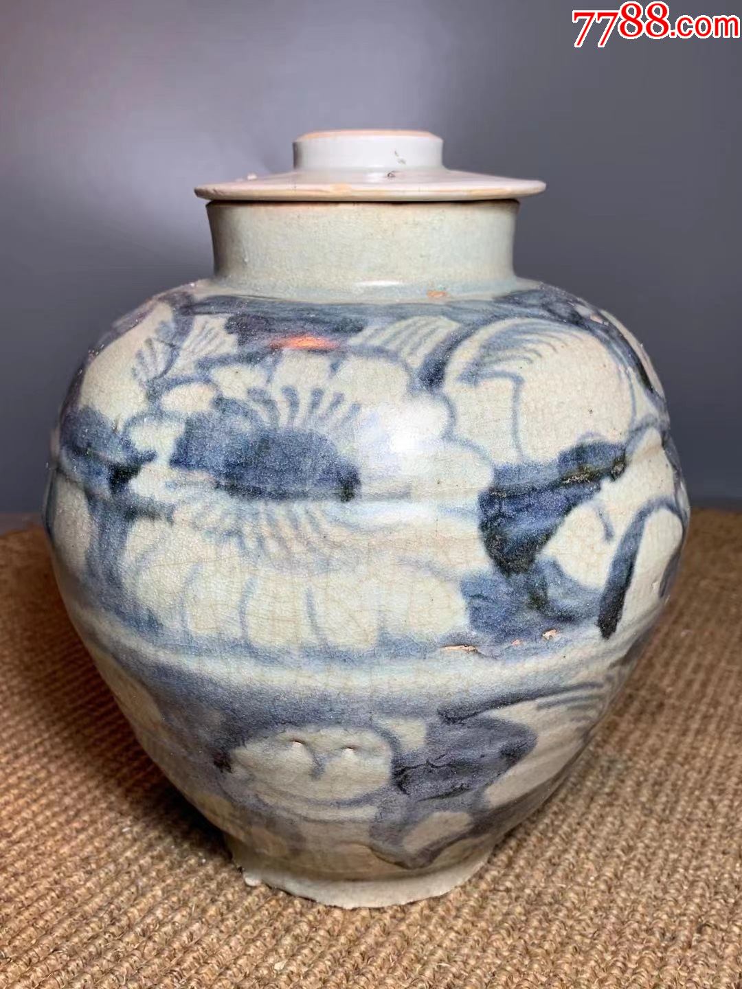 明早期青花留白菊瓣轮花纹大号盖罐