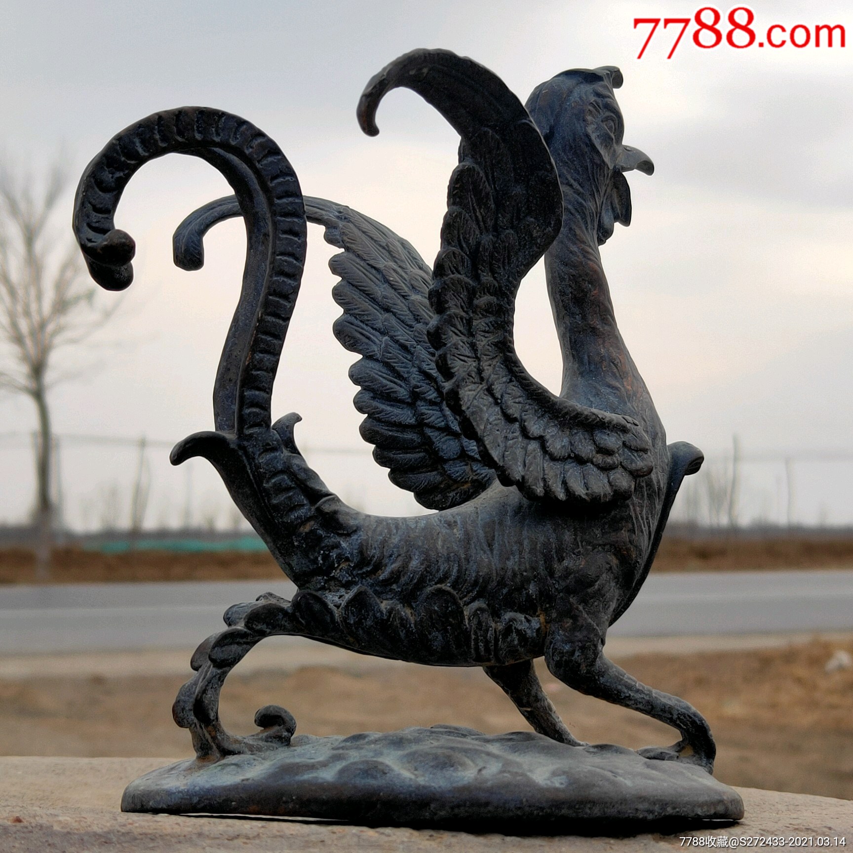 纯铜手工凤凰摆件,选料上乘,造型独特,凤凰栩栩如生,包浆醇厚,寓意