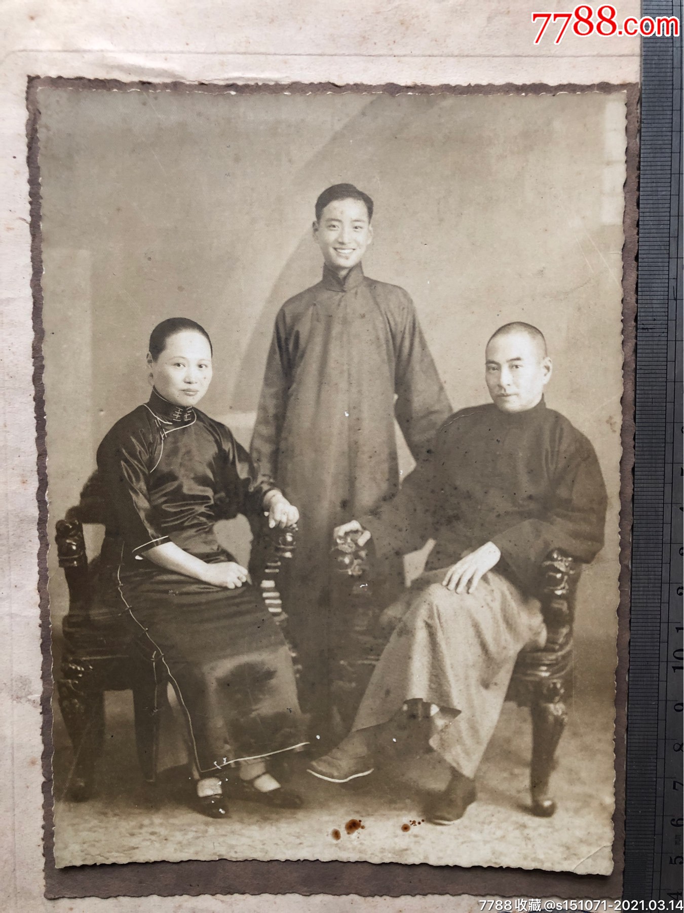 民国时期晋商三口之家庭照片