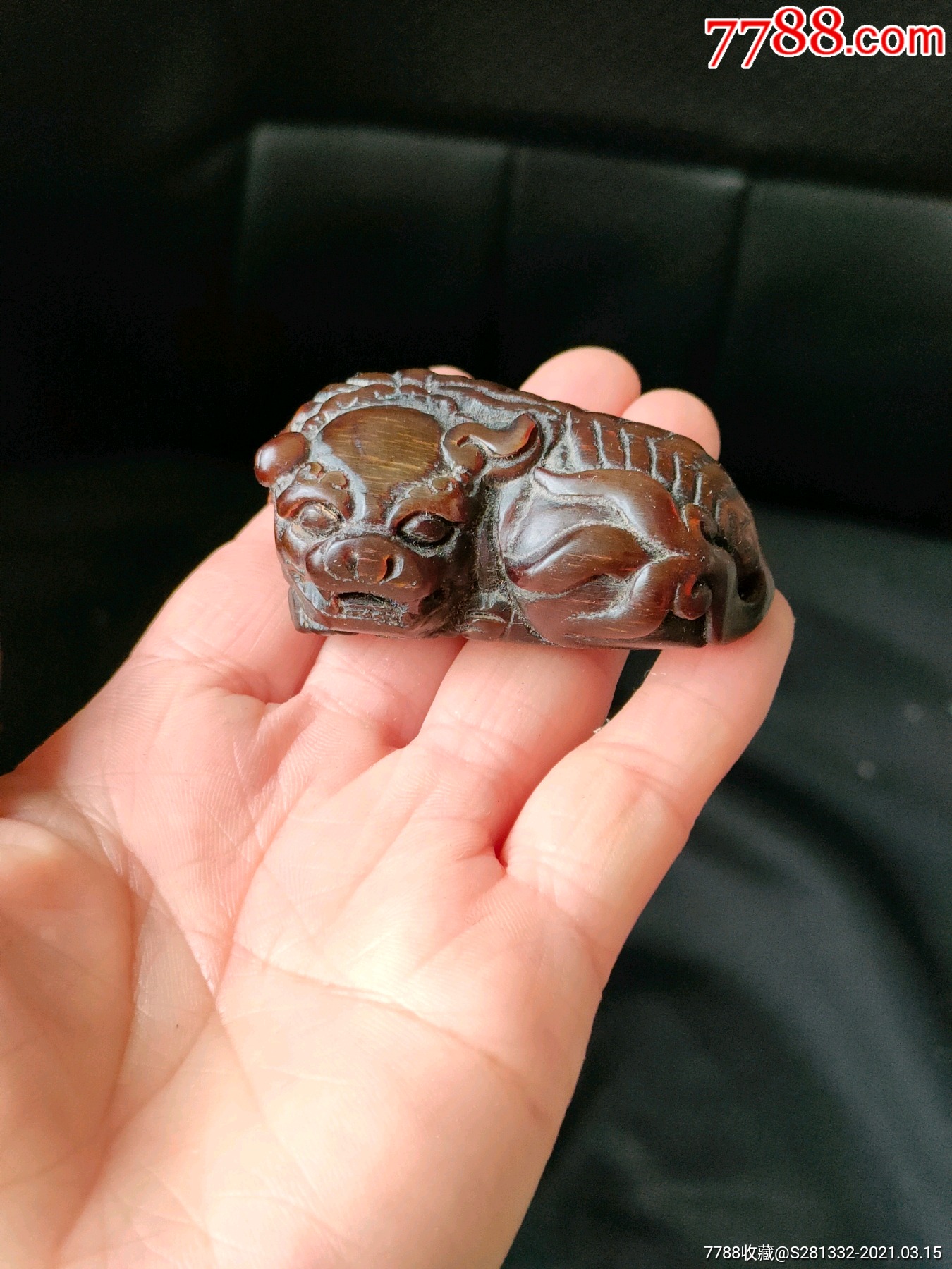 民国牛角狮子手把件