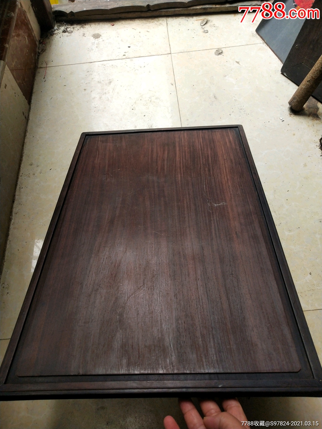 0次进行点评点评:0浏览量:备注:中间整块木,这么大的红酸枝很少见简介