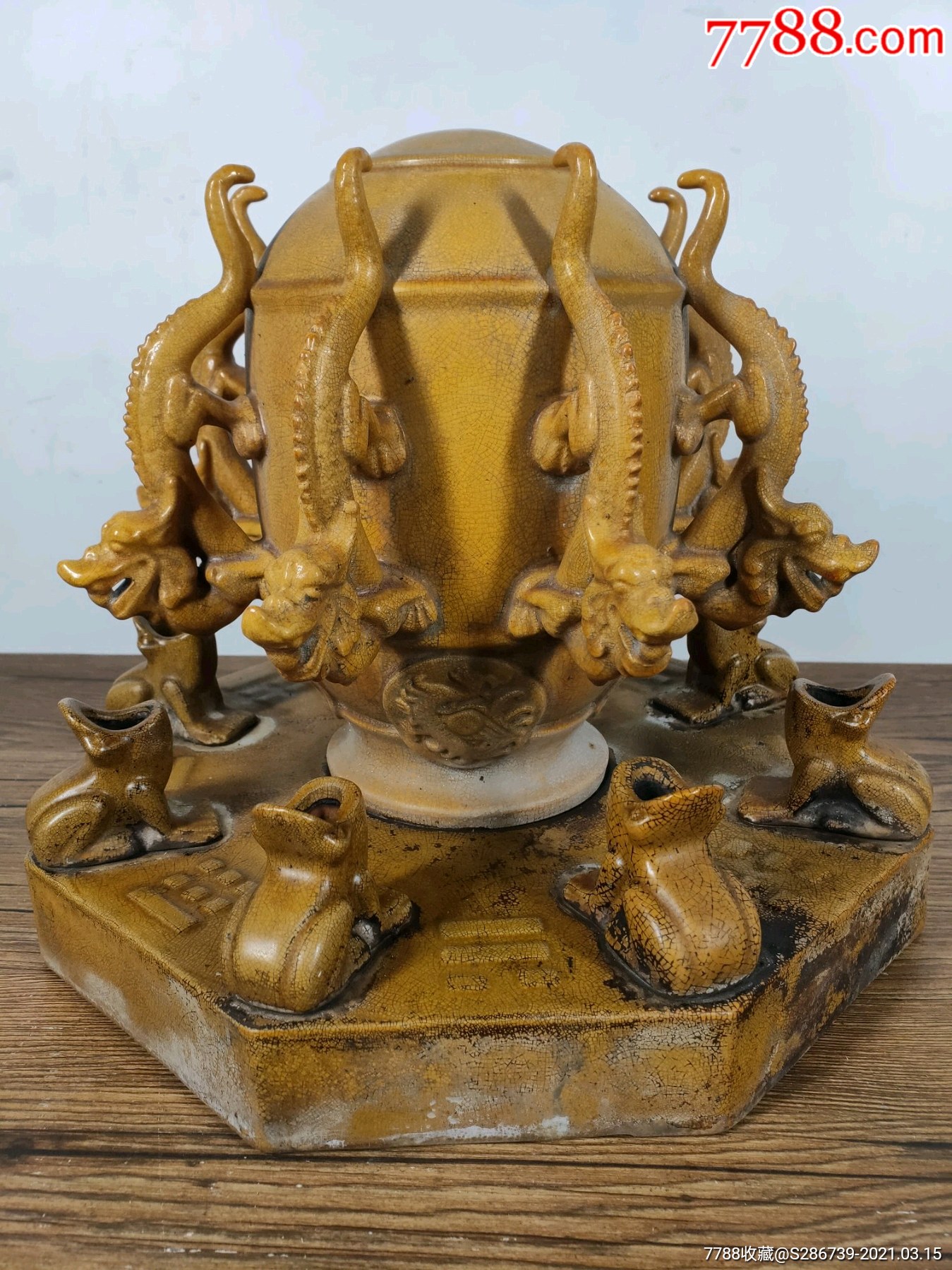 下乡收到,【九龙地震仪】瓷摆件,开片自然,釉彩柔和,保存完整,珍藏的