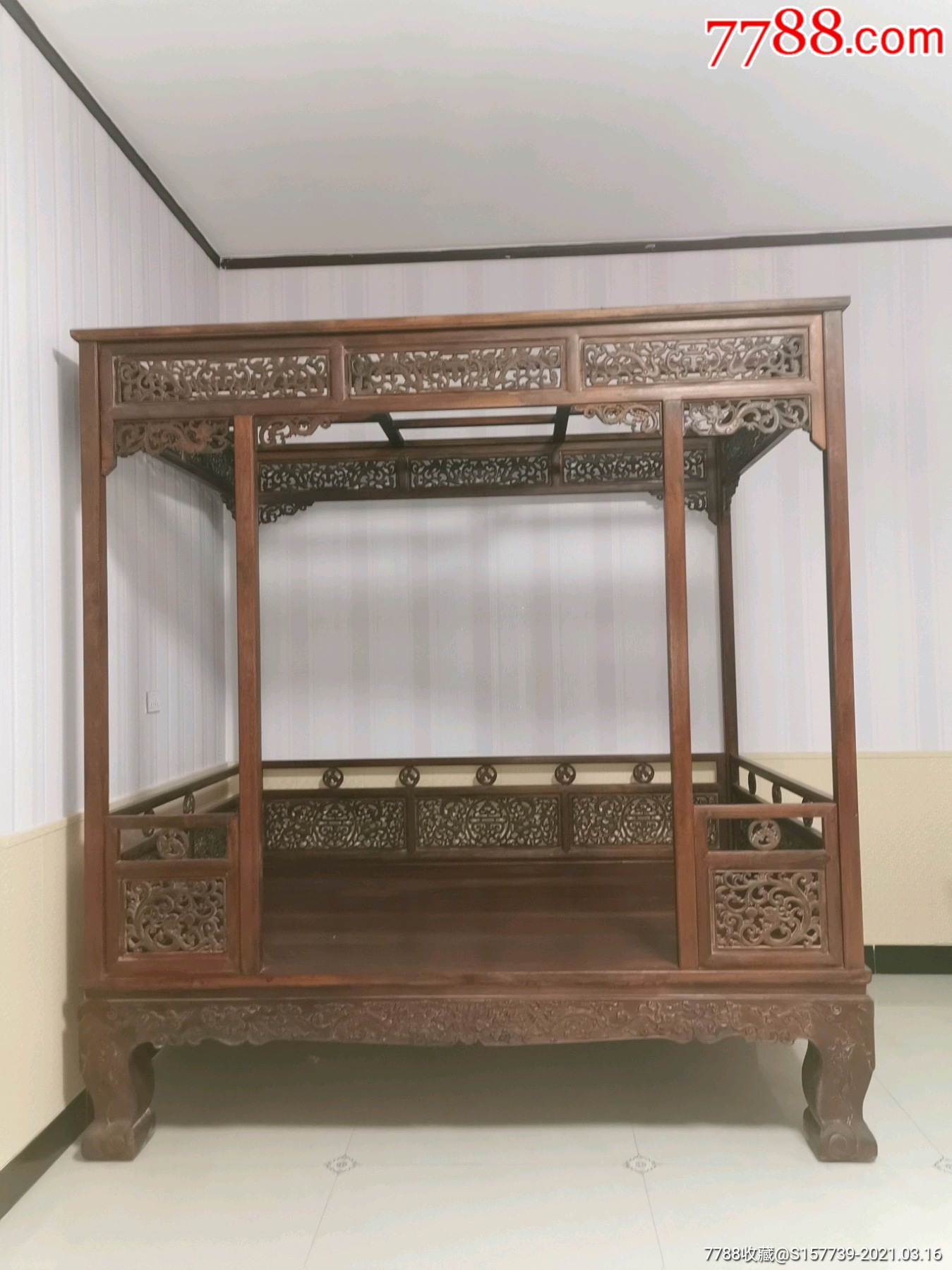 花梨木螭龙纹架子床