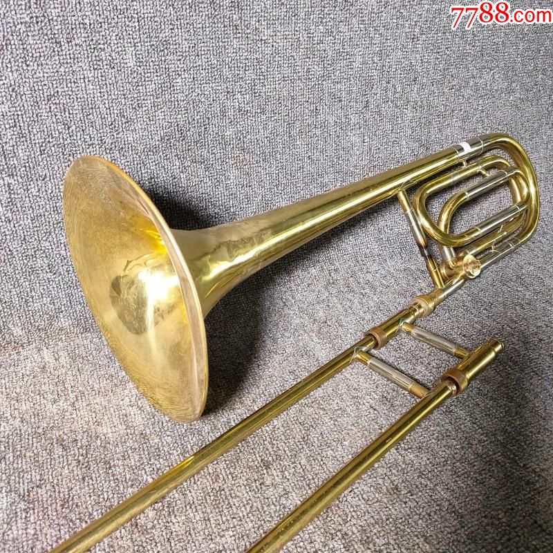 首页 零售 长号/圆号/短号 >> 二手国产老物件残件长号纯摆设音乐餐厅