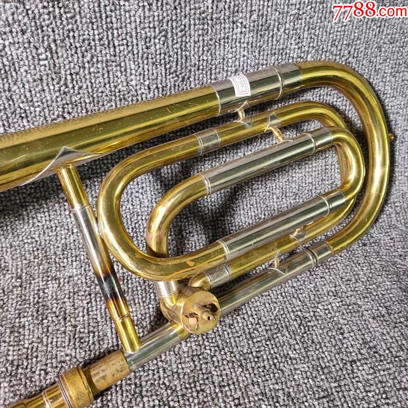 首页 零售 长号/圆号/短号 >> 二手国产老物件残件长号纯摆设音乐餐厅