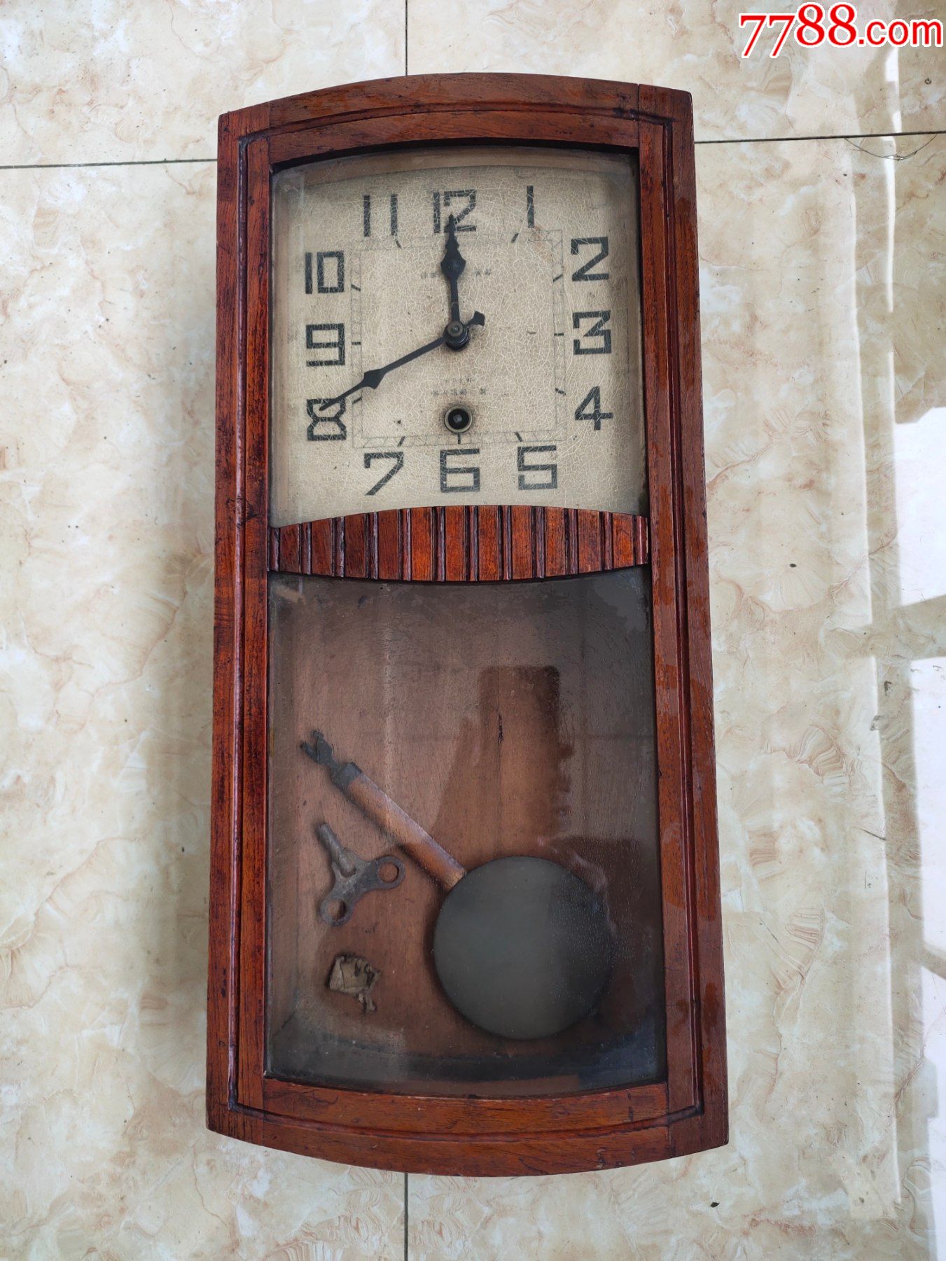 一个眼烟台宝字挂钟