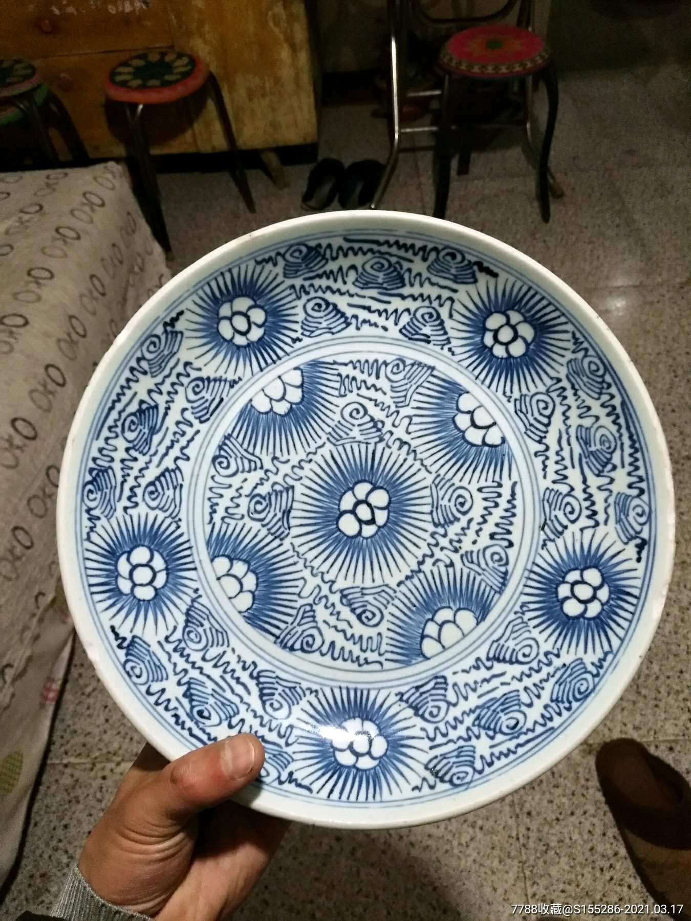 清代太阳花盘子,尺寸25厘米,品相如图,画工细路,釉水发色一流