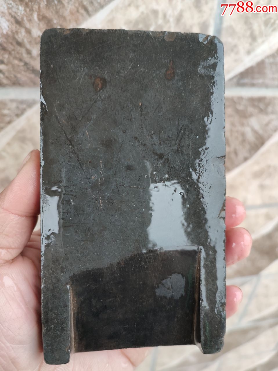 明代砚台背面开槽年代比较久远起码道清代最后几张图是浸水以后拍照