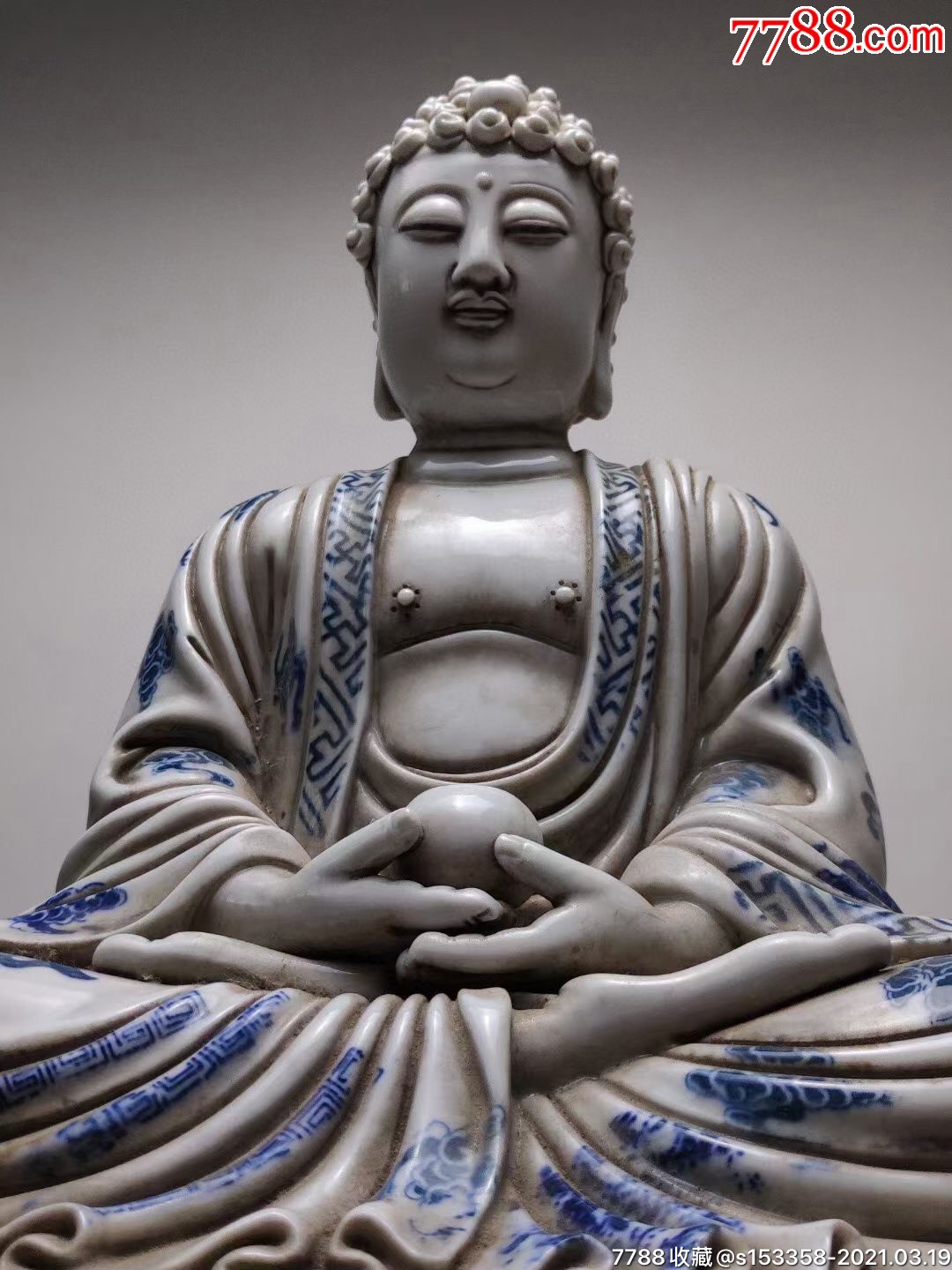 德化瓷青花《药师如来佛》药师佛能除生死之病,故名药师