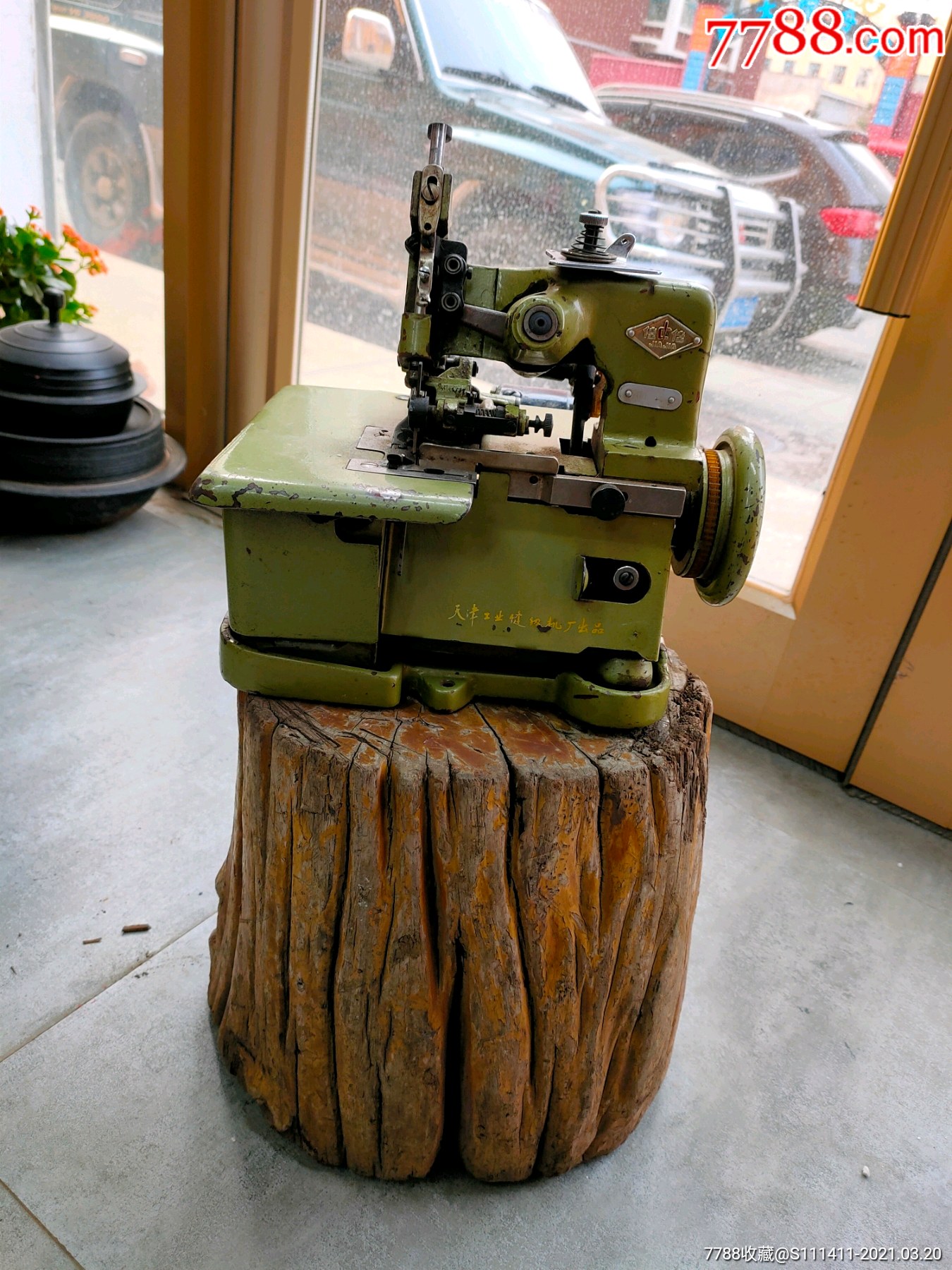 建国初期佳佳牌包缝机