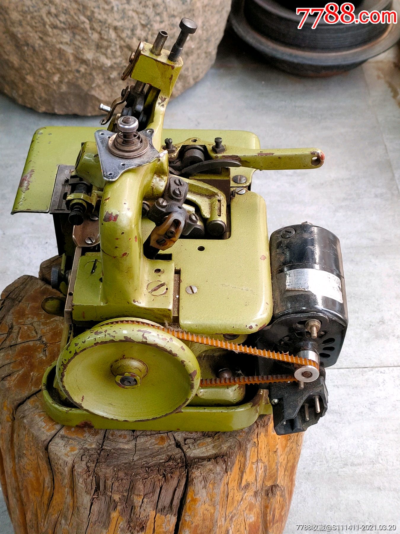 建国初期佳佳牌包缝机