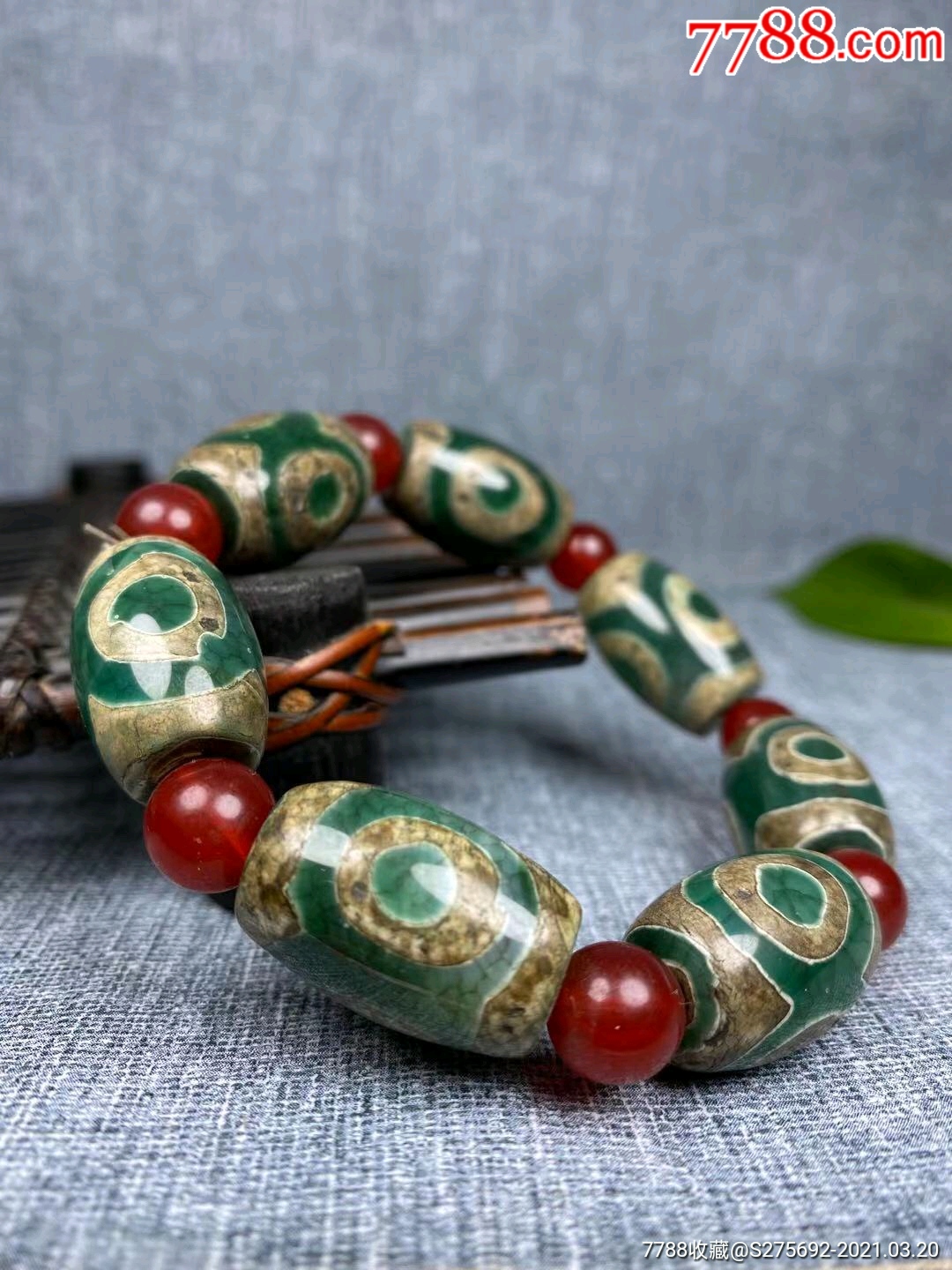 藏传绿玛瑙三眼天珠手串