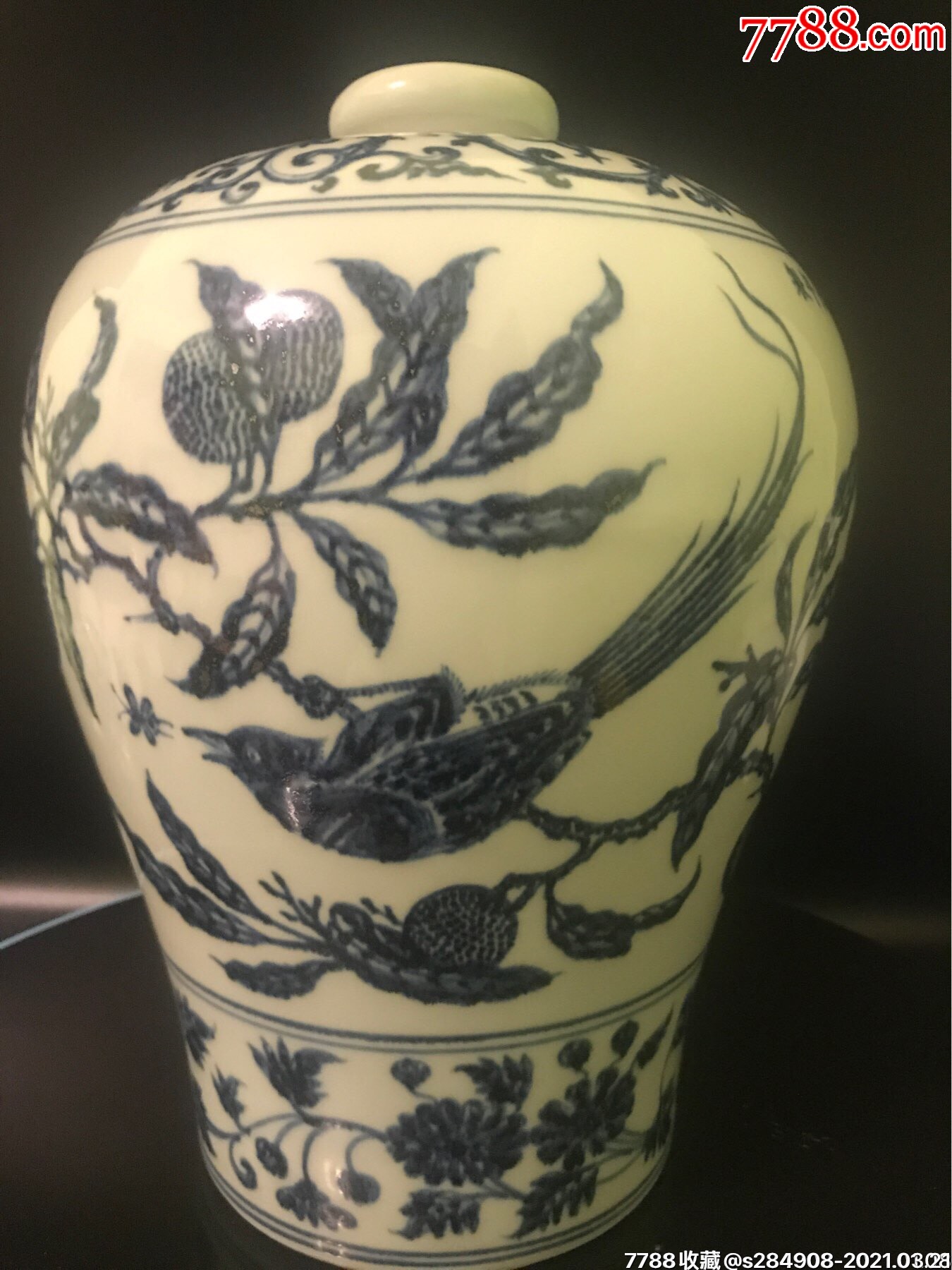 明永宣青花缠枝花卉纹梅瓶