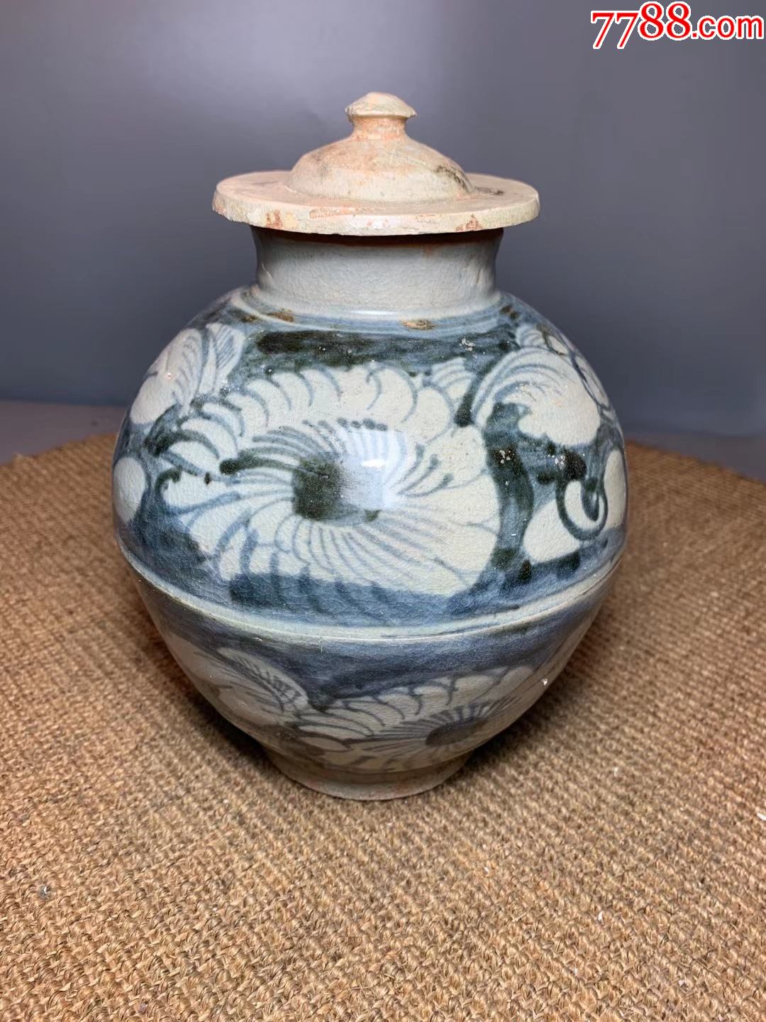 明代青花菊花纹盖罐