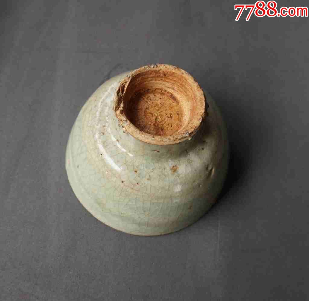 宋元时期龙泉窑青瓷开片高足碗