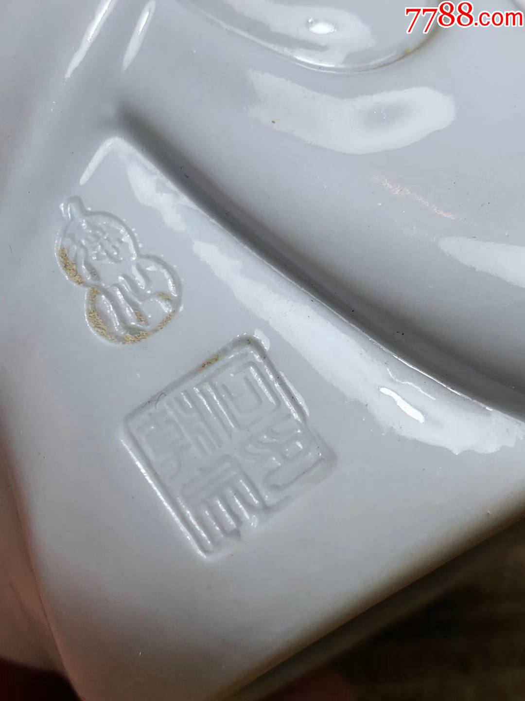 明代瓷圣何朝宗款德化白瓷佛像