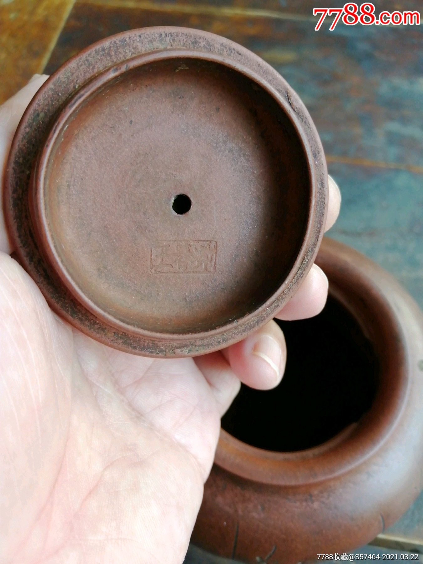 名家石如刻款狮钮紫砂壶