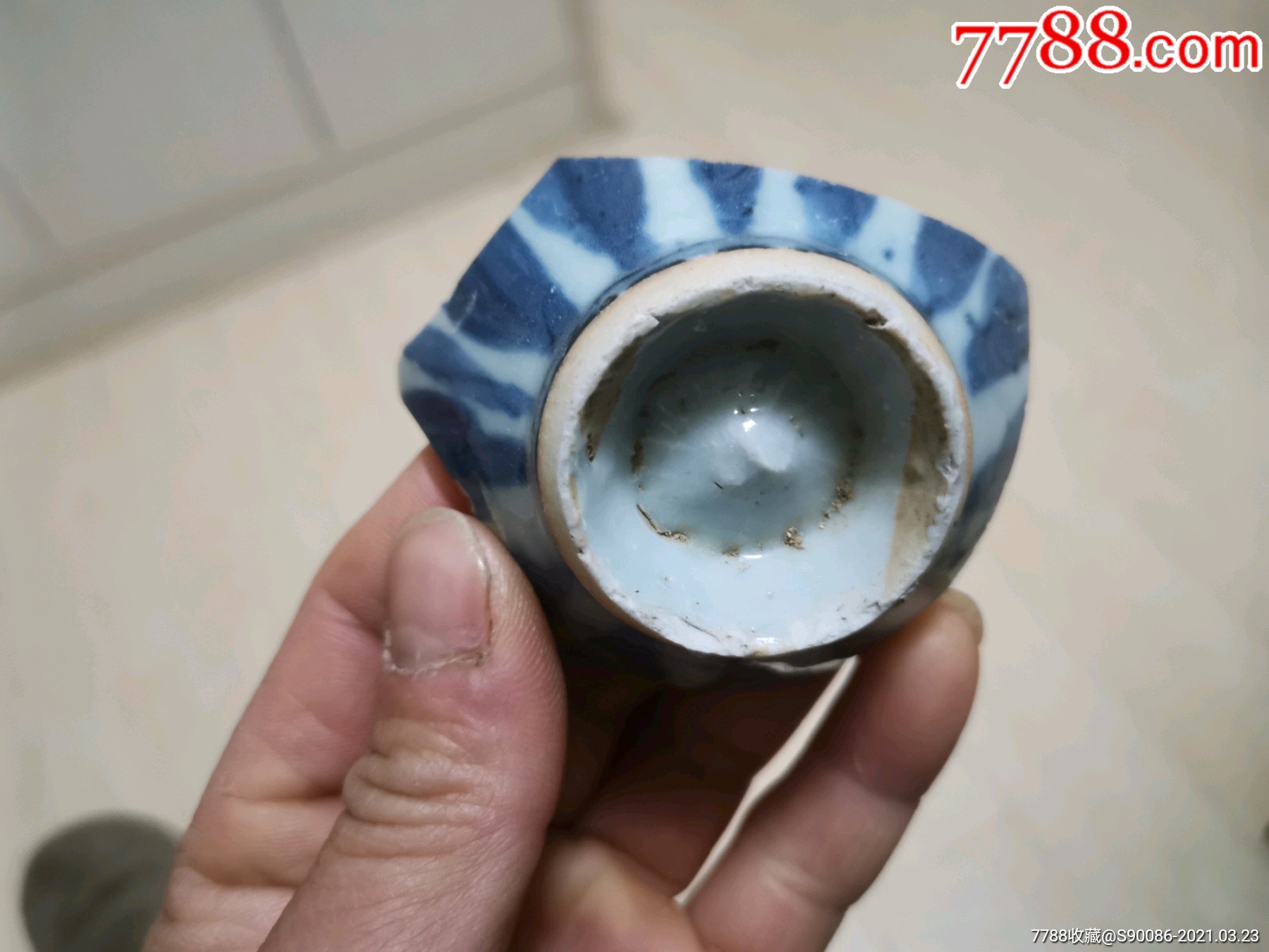 明代鸡心底青花酒杯标本