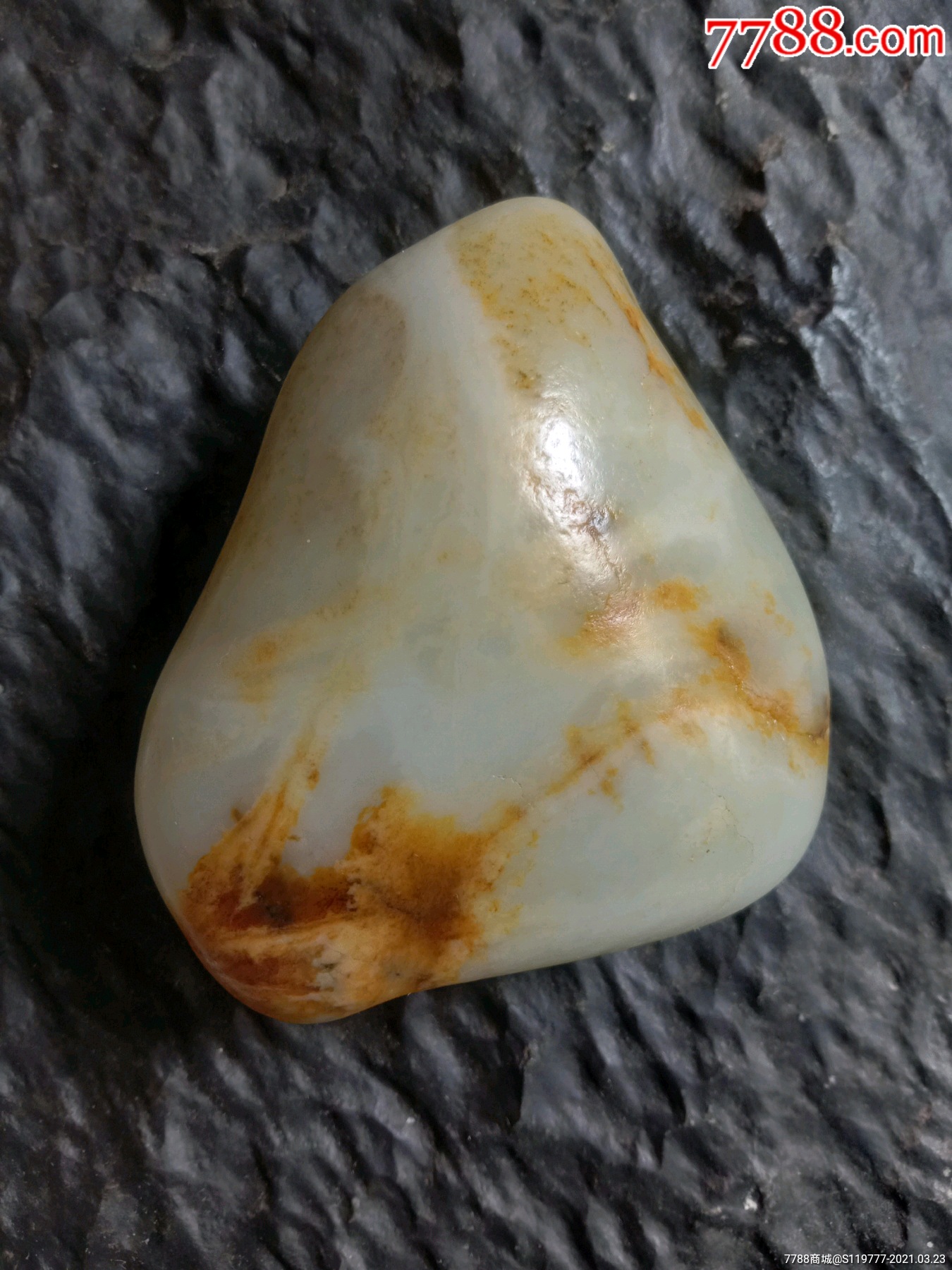 洒金皮和田白玉籽料把件