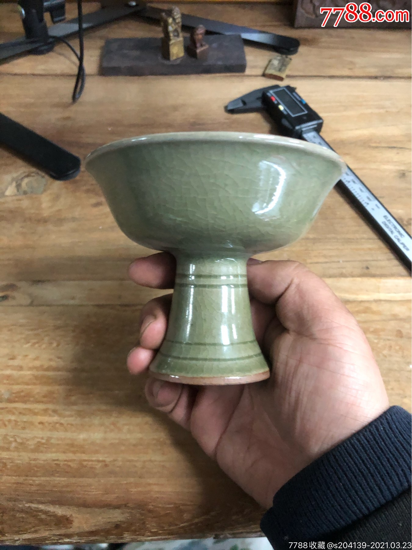 耀州窑雕刻凤图高脚杯