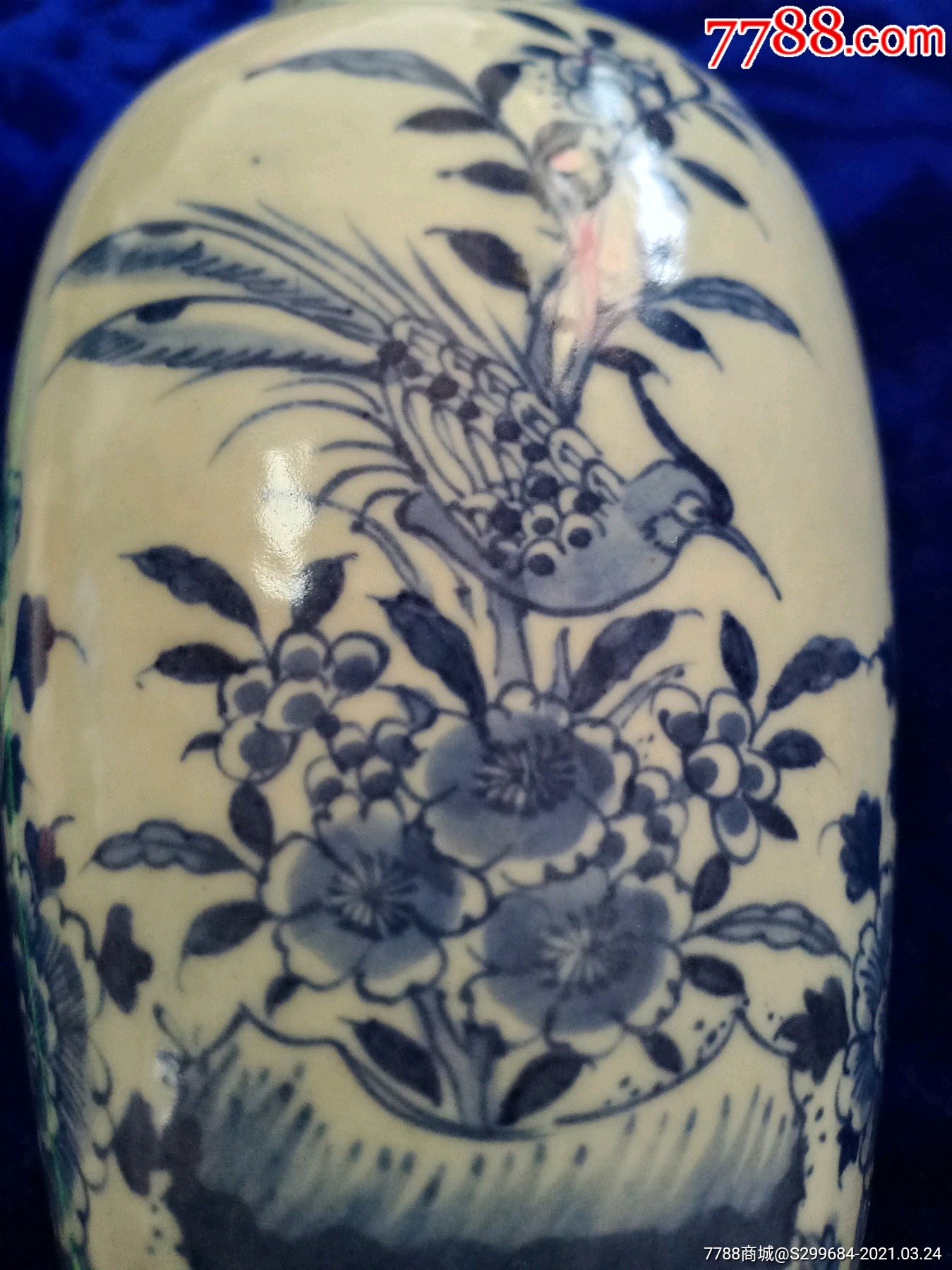 凤栖牡丹波浪釉青花瓷