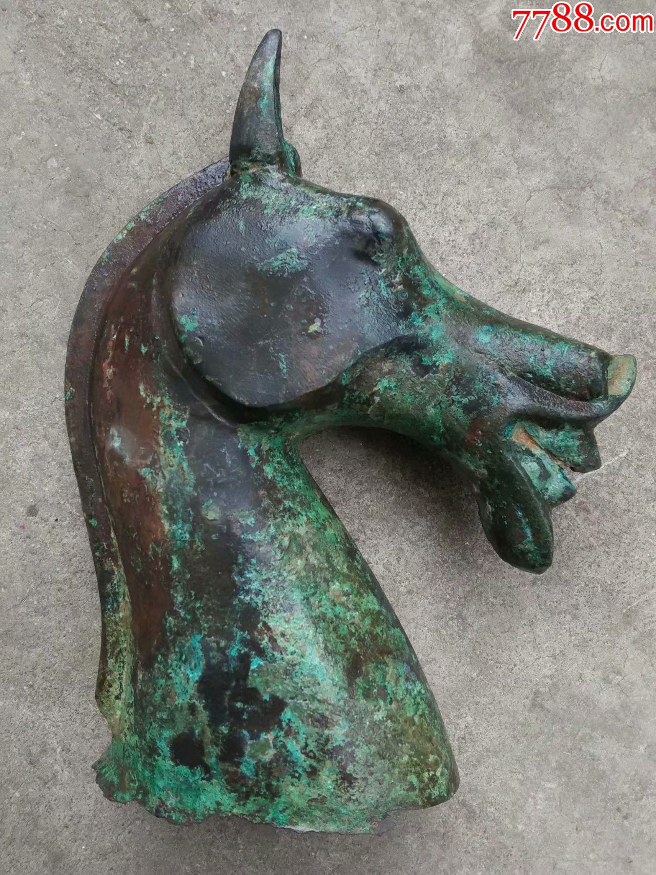 战汉铜马首,品相尺寸如图.