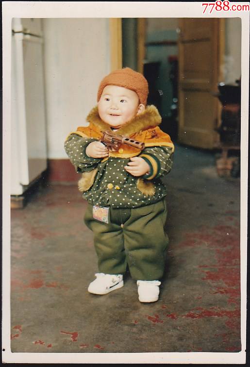 儿童手拿手枪留影_老照片_图片收藏_回收价格_7788老照片