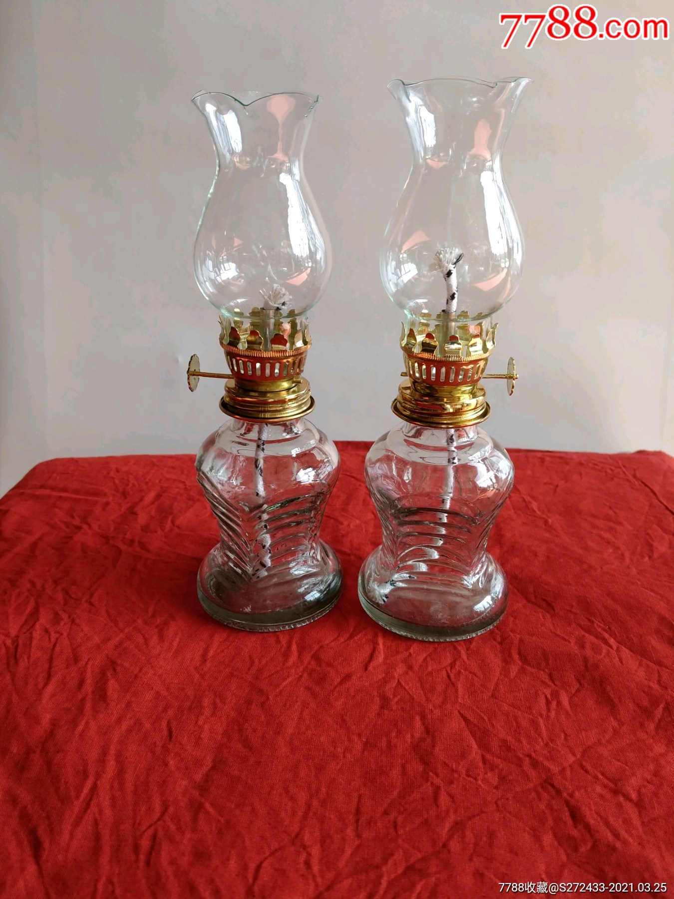 煤油灯一对样式精致品相完整正常使用值得拥有收藏