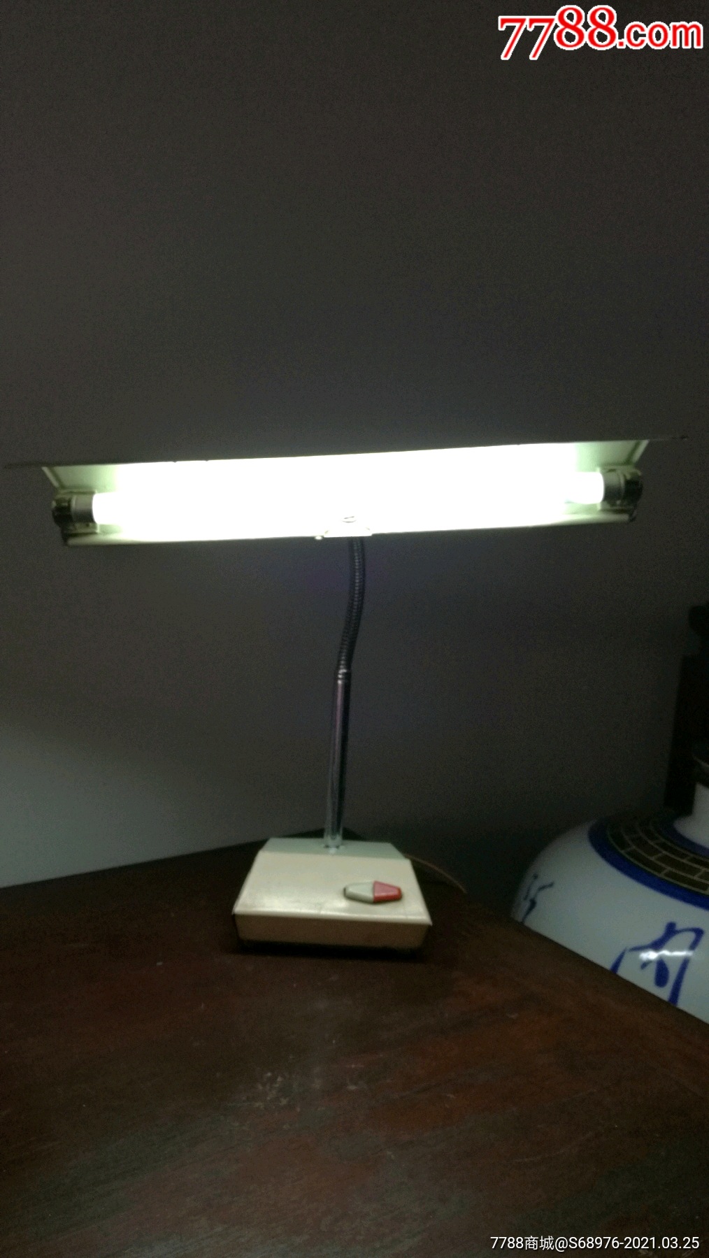 老台灯6070年代8w灯管金属台灯可用可藏可做年代戏影视道具怀旧摆设