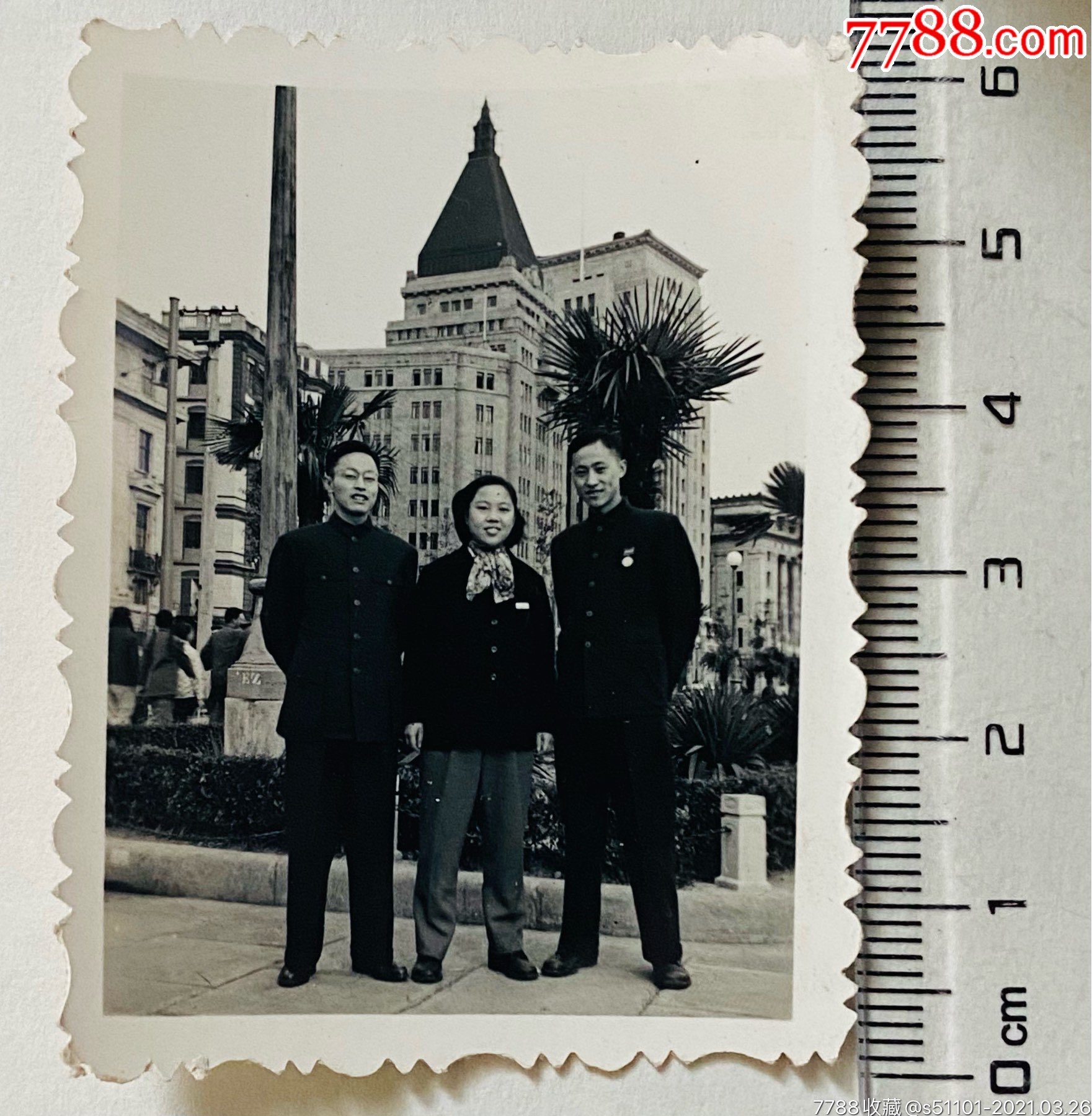 建国初在上海外滩合影照-老照片-7788收藏