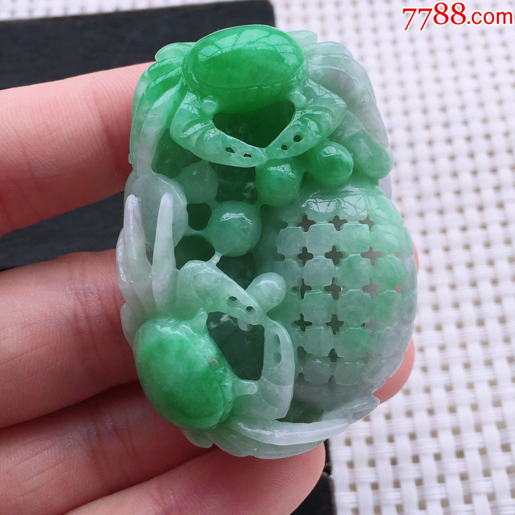 缅甸天然翡翠a货老坑冰糯种飘绿八方来财起光水润精雕玉吊坠挂件