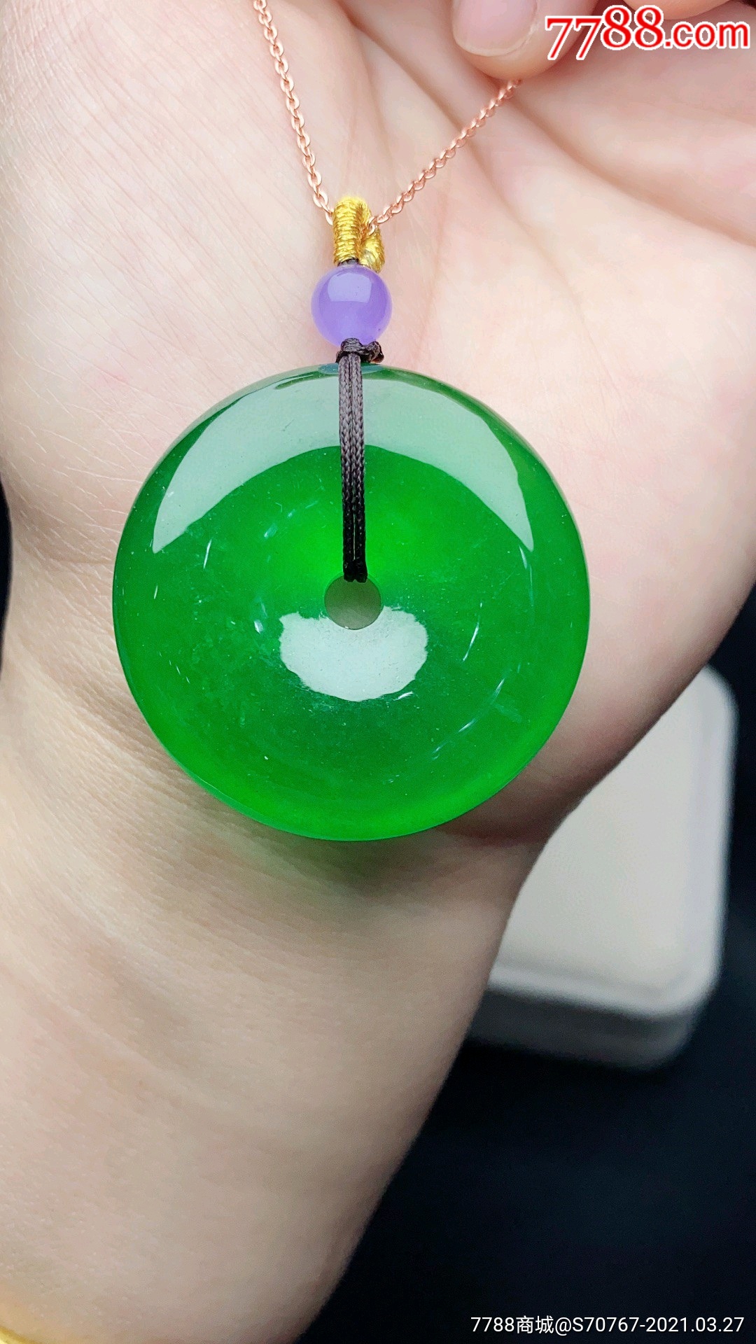 翡翠冰种满绿"平安扣"水润通透,精致立体,饱满,完美无裂